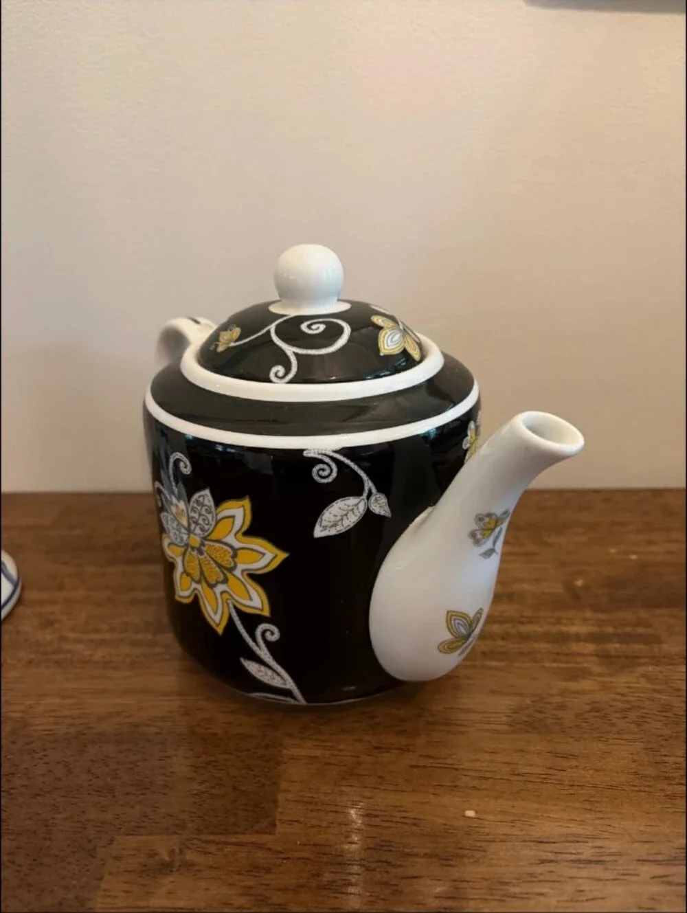 Vera Bradley Black and Yellow Floral Yellow Bird Ceramic Teapot - Beautiful 🦋